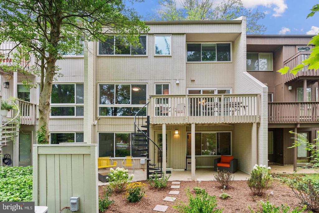 1676 MOORINGS DRIVE