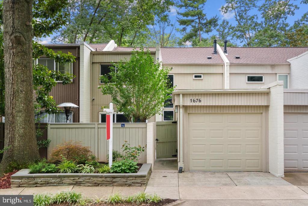 1676 MOORINGS DRIVE