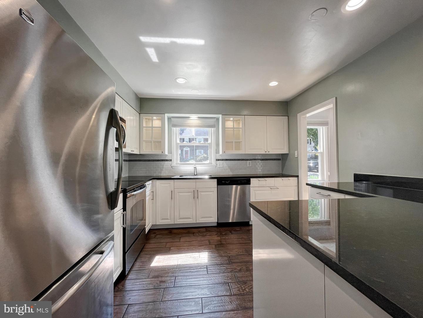 8802 Cameo Sq