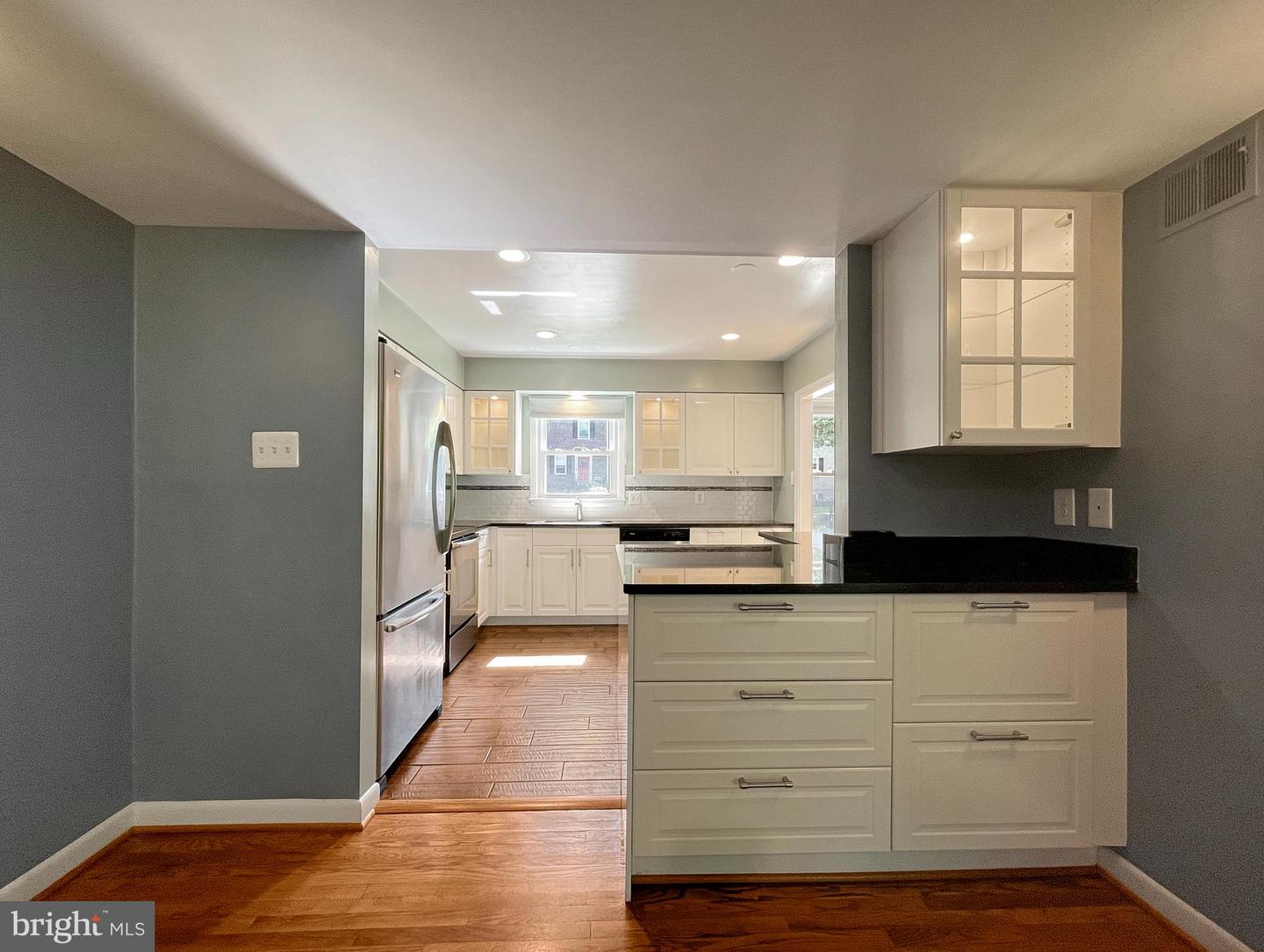 8802 Cameo Sq