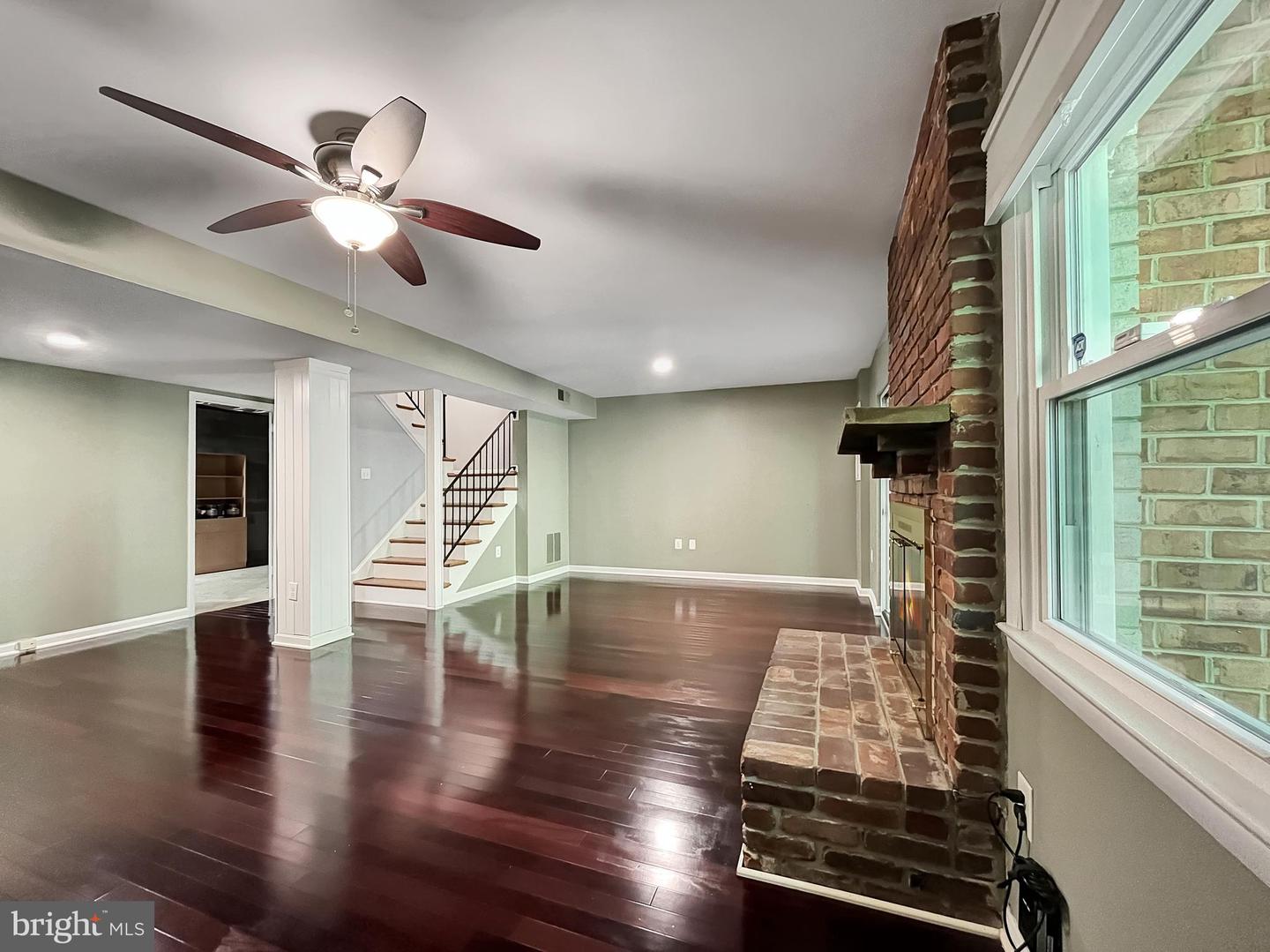 8802 Cameo Sq