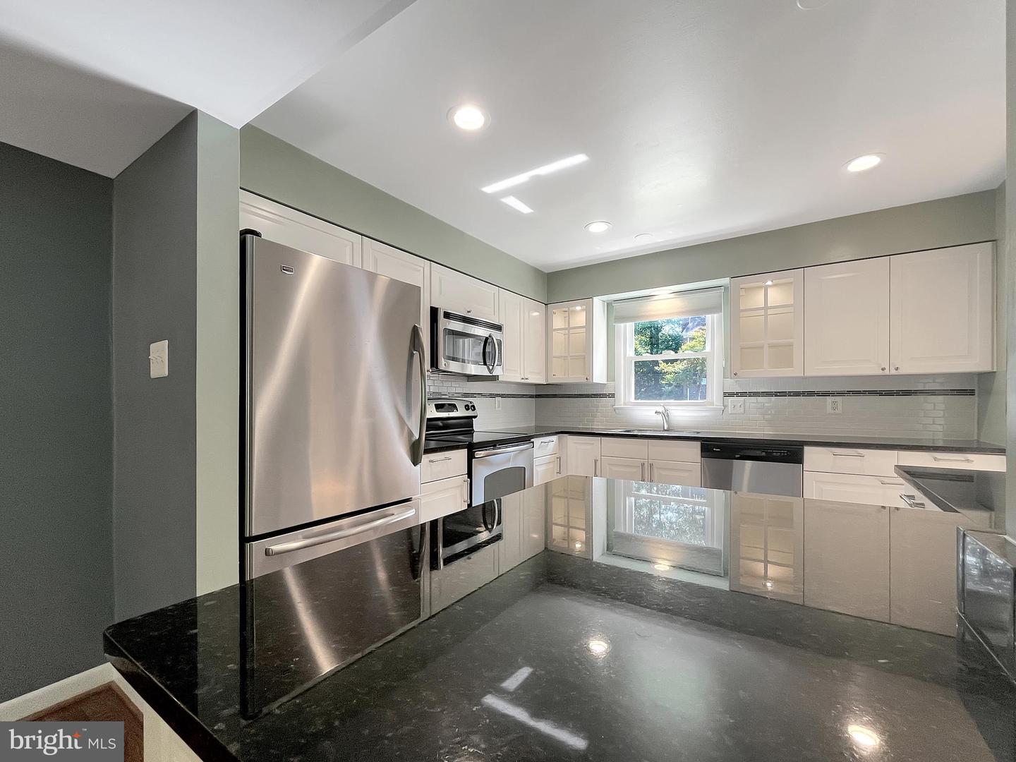 8802 Cameo Sq
