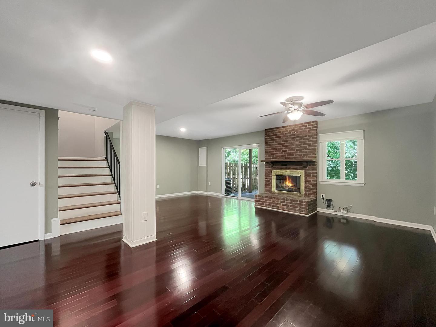 8802 Cameo Sq