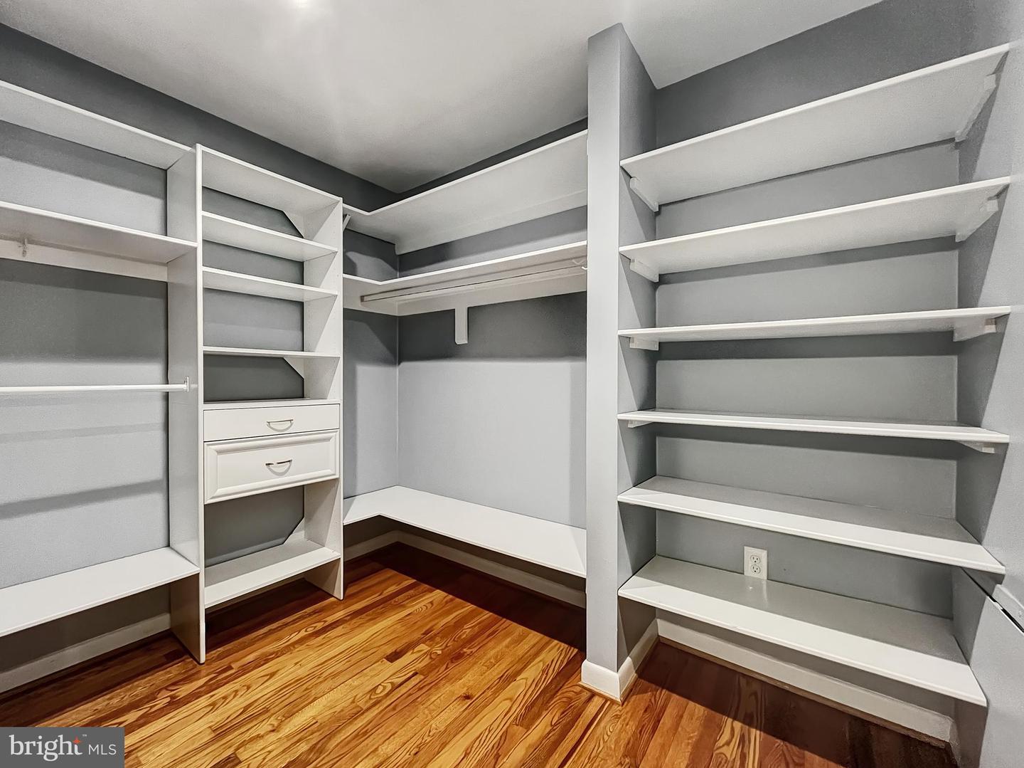 8802 Cameo Sq