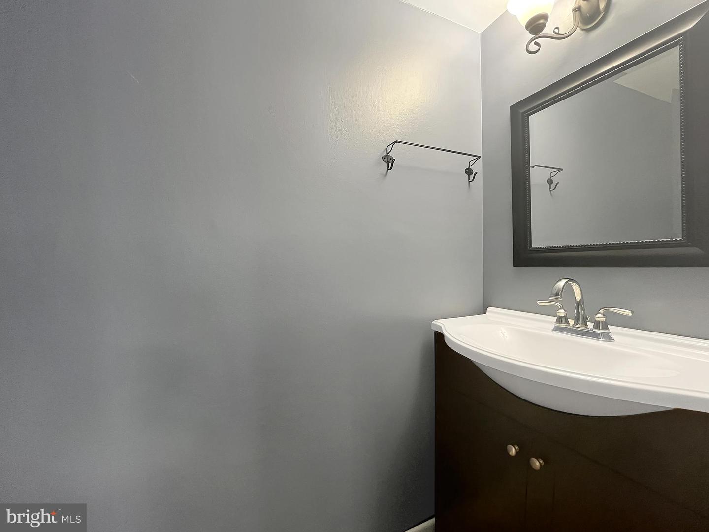 8802 Cameo Sq