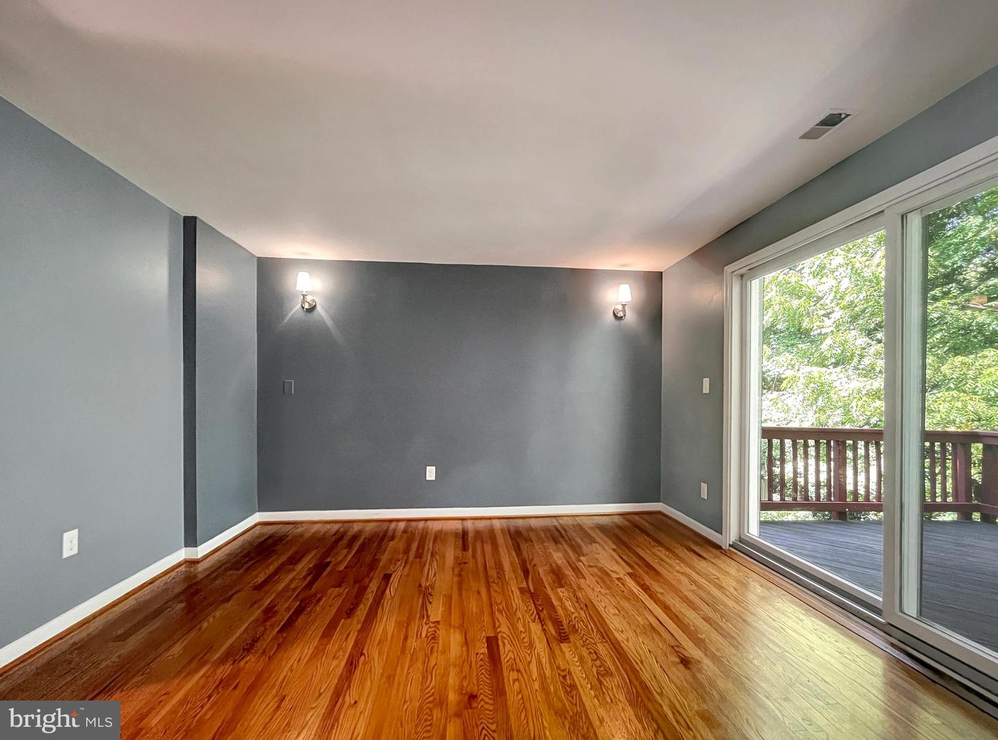 8802 Cameo Sq