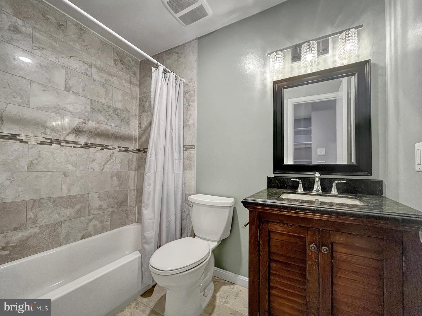 8802 Cameo Sq