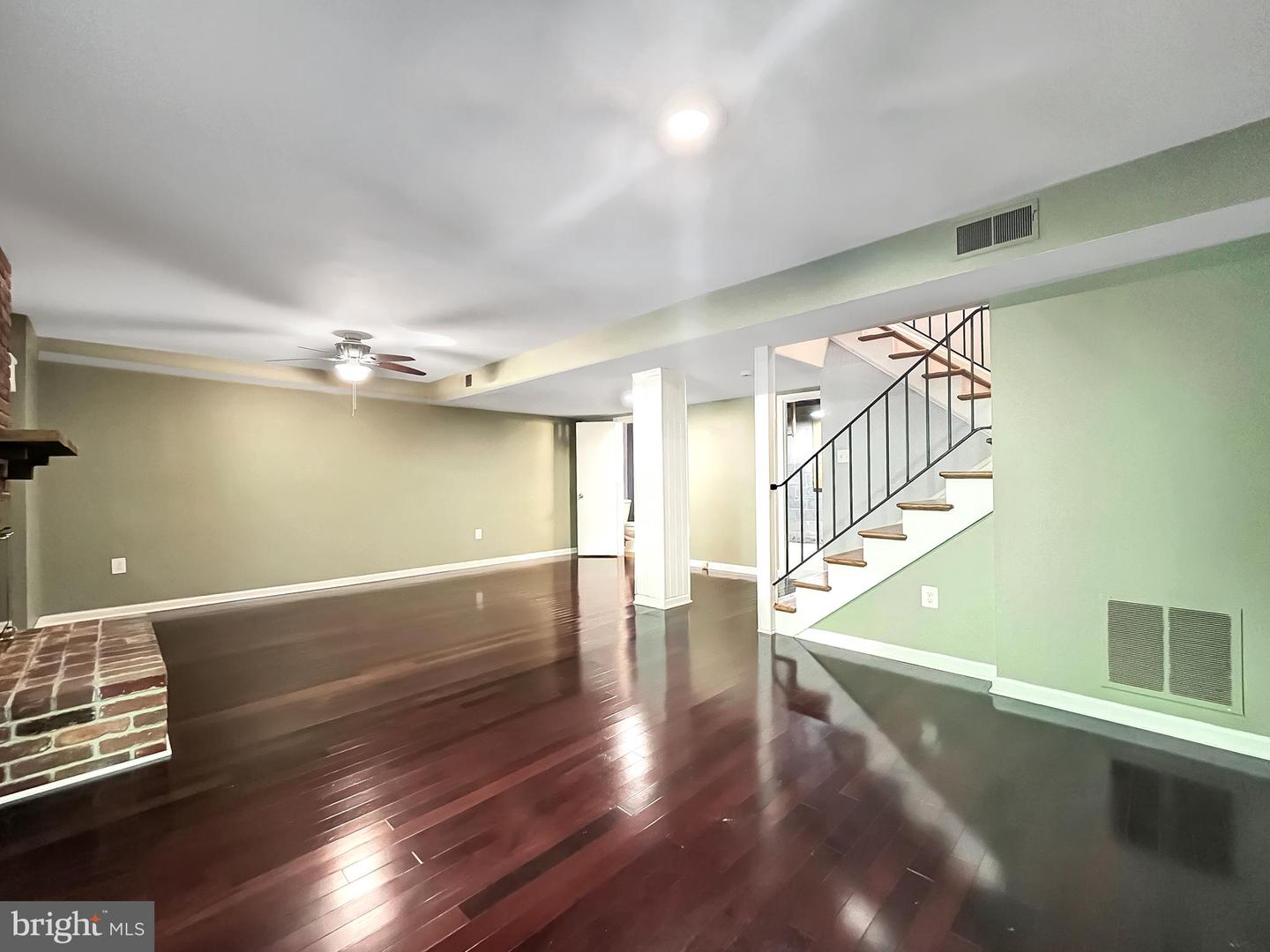 8802 Cameo Sq