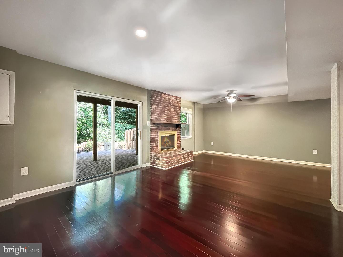 8802 Cameo Sq