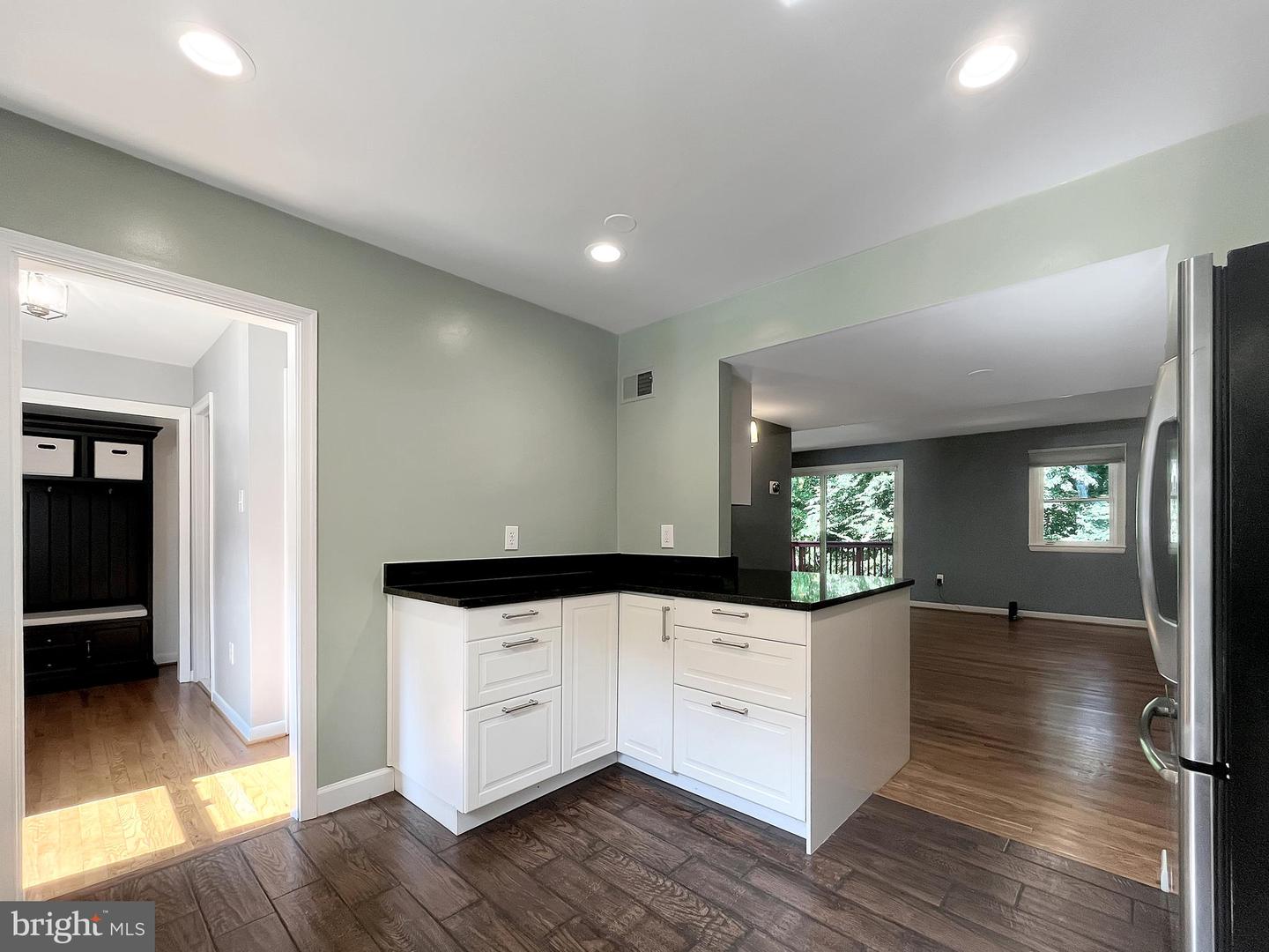 8802 Cameo Sq