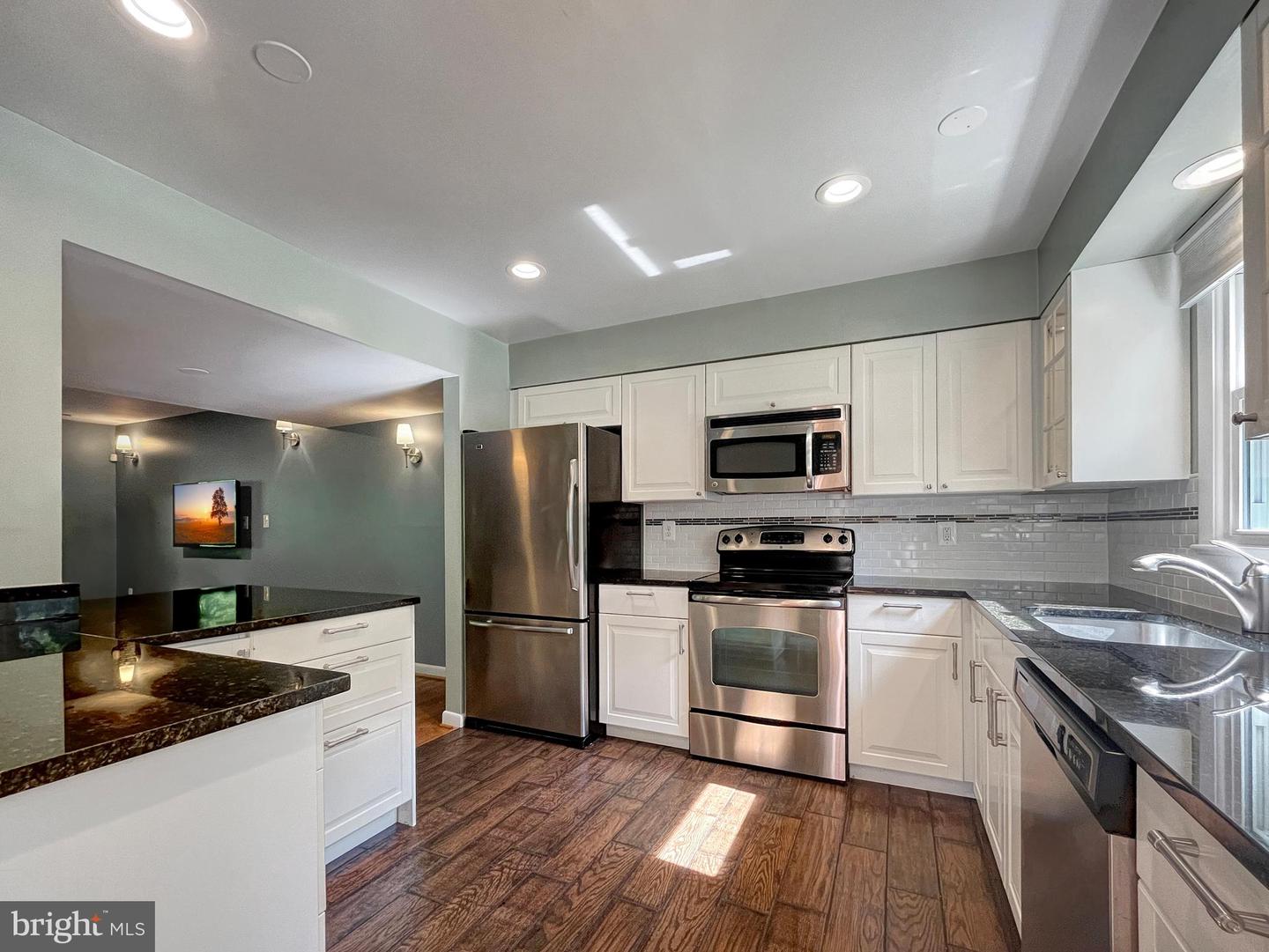 8802 Cameo Sq