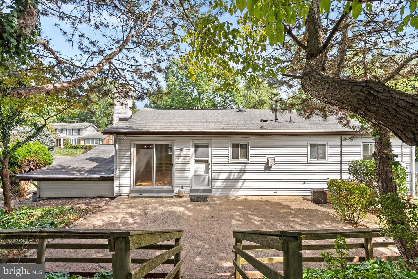 4904 Chanticleer Ave