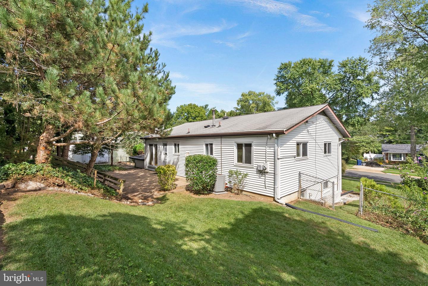 4904 Chanticleer Ave