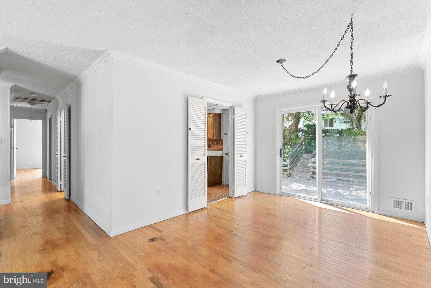 4904 Chanticleer Ave