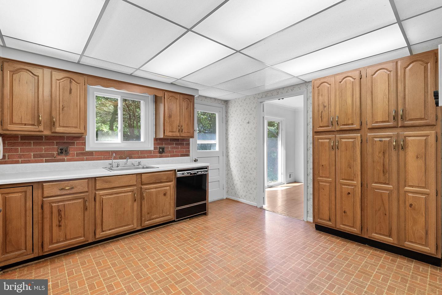 4904 Chanticleer Ave