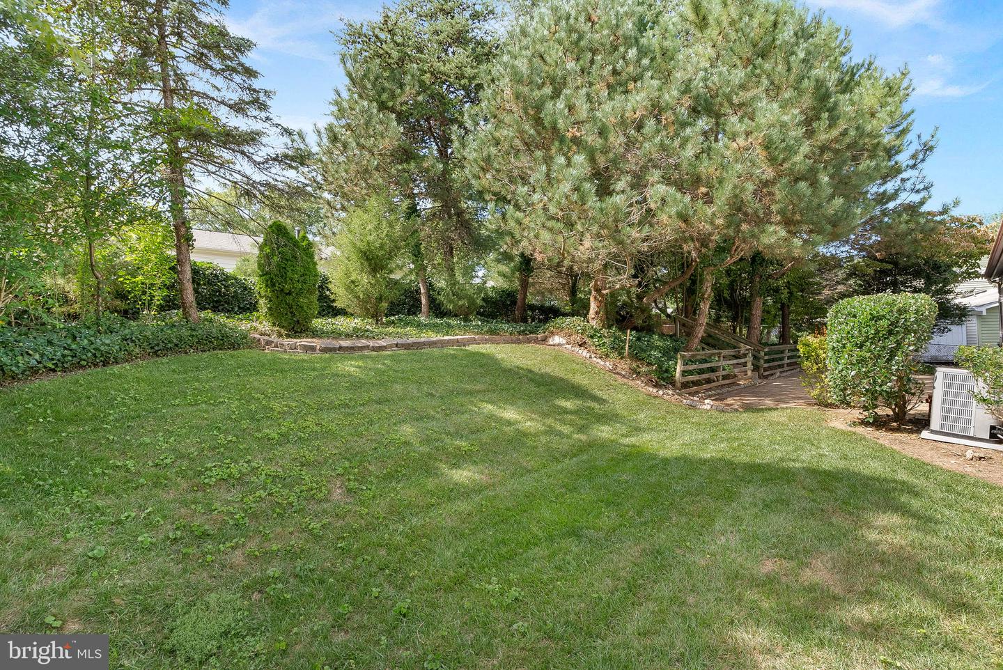 4904 Chanticleer Ave