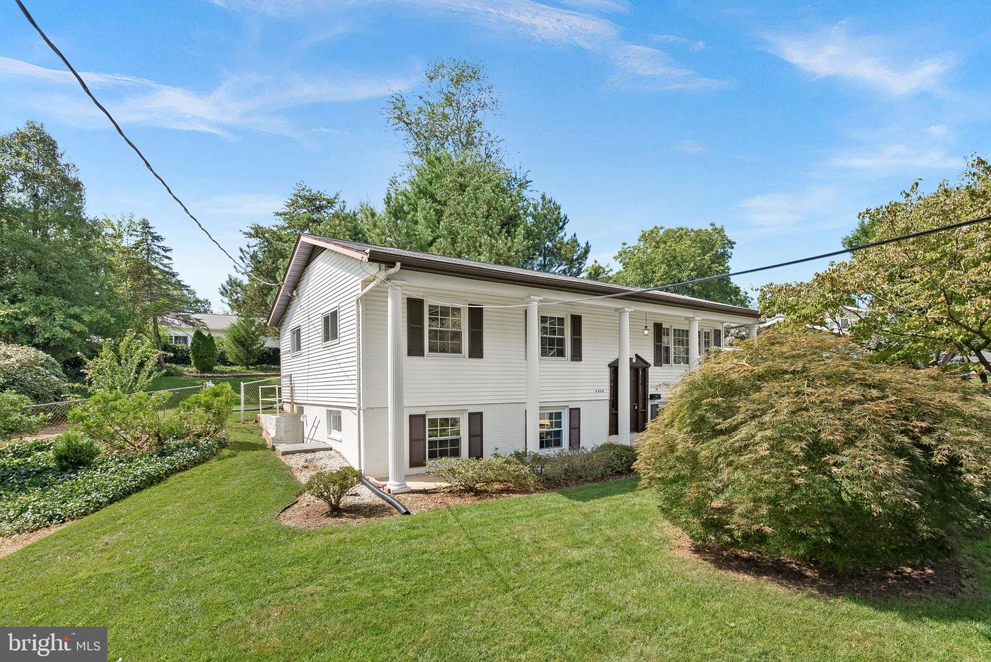 4904 Chanticleer Ave