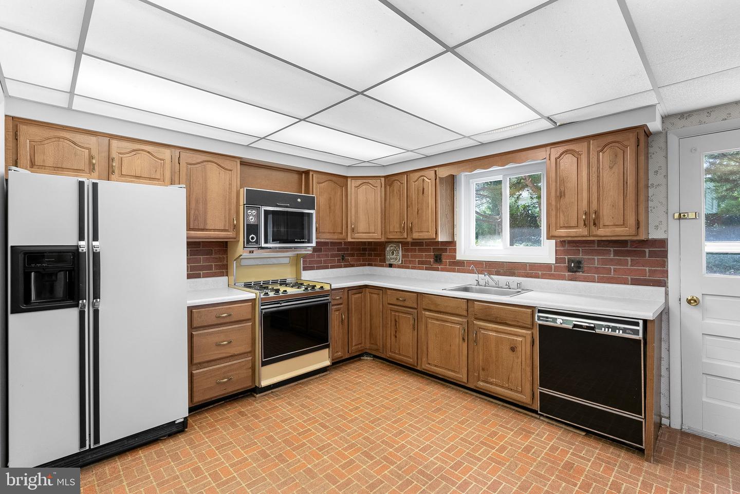 4904 Chanticleer Ave