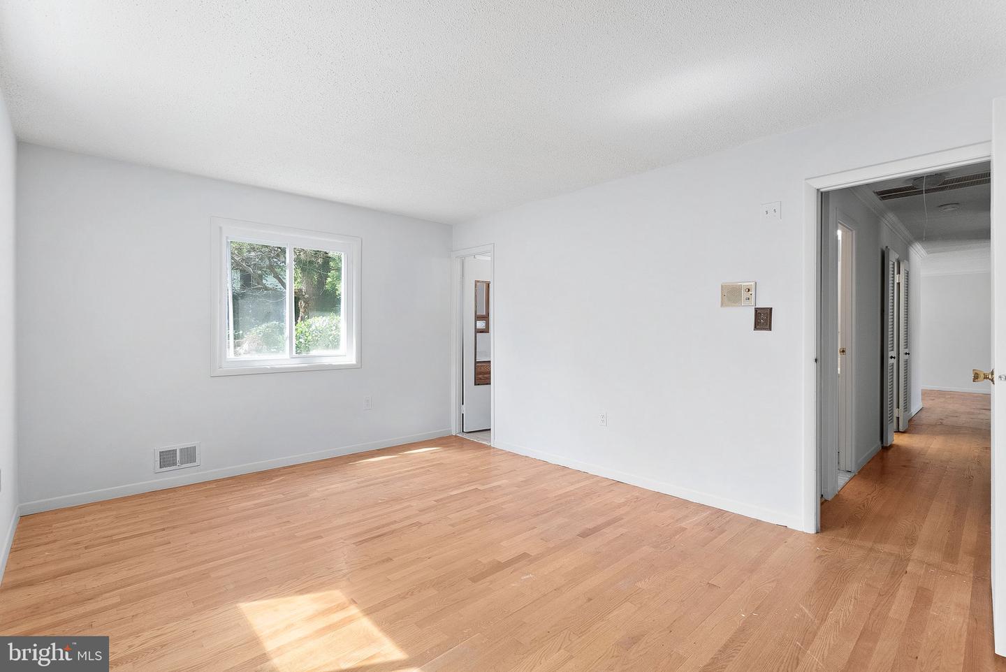 4904 Chanticleer Ave