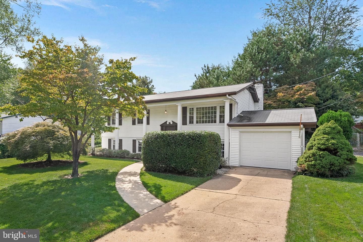4904 Chanticleer Ave
