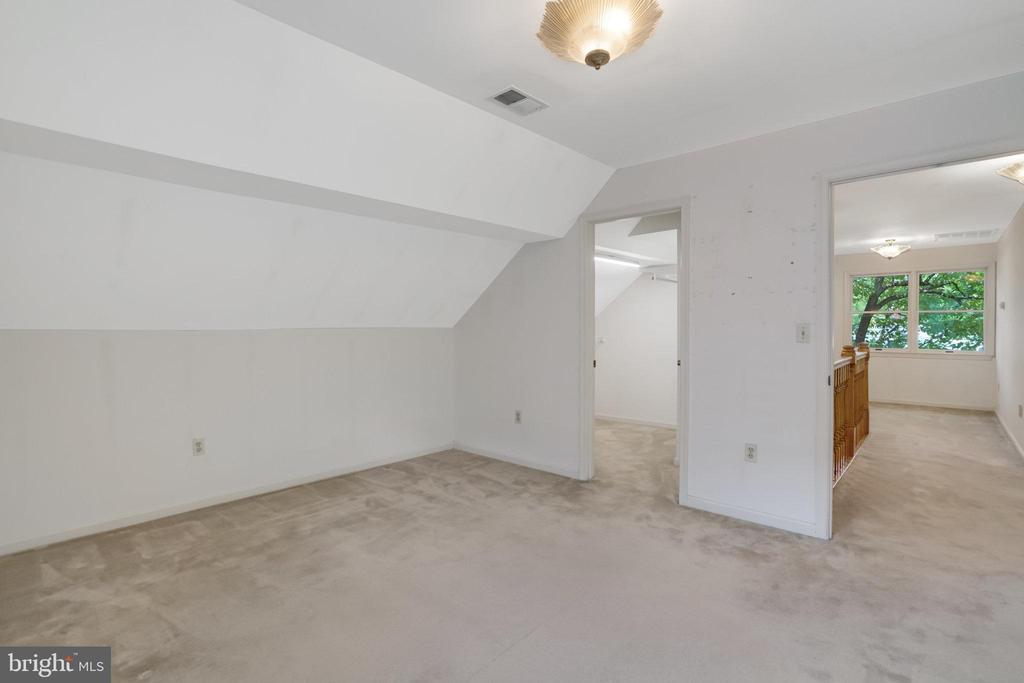 6612 Barrett Rd