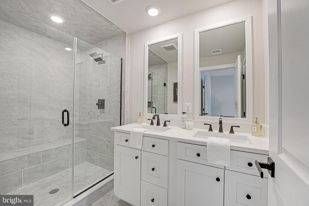 115 Pleasant St NW #5