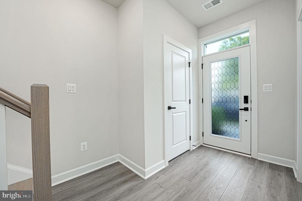 115 Pleasant St NW #5