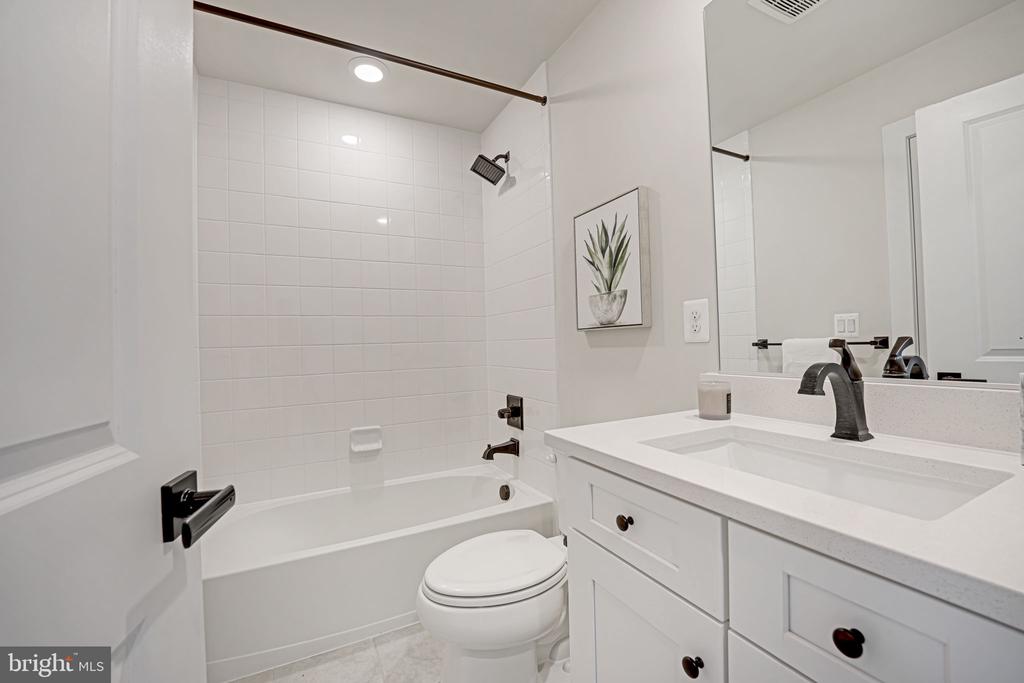 115 Pleasant St NW #5
