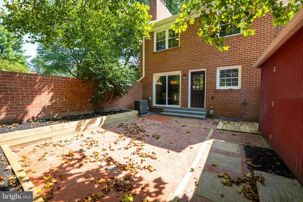 8252 Carrleigh Pkwy