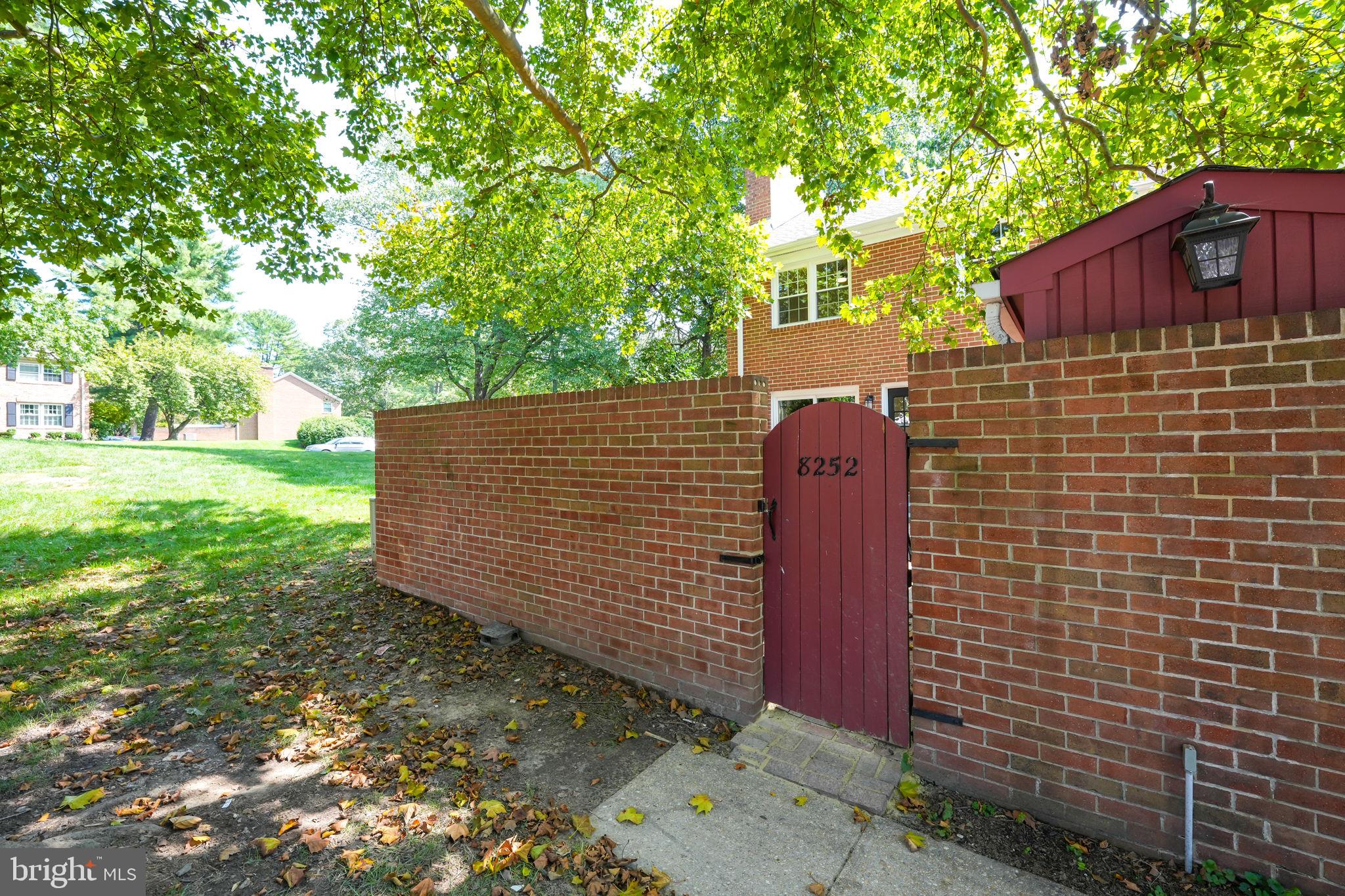 8252 Carrleigh Pkwy