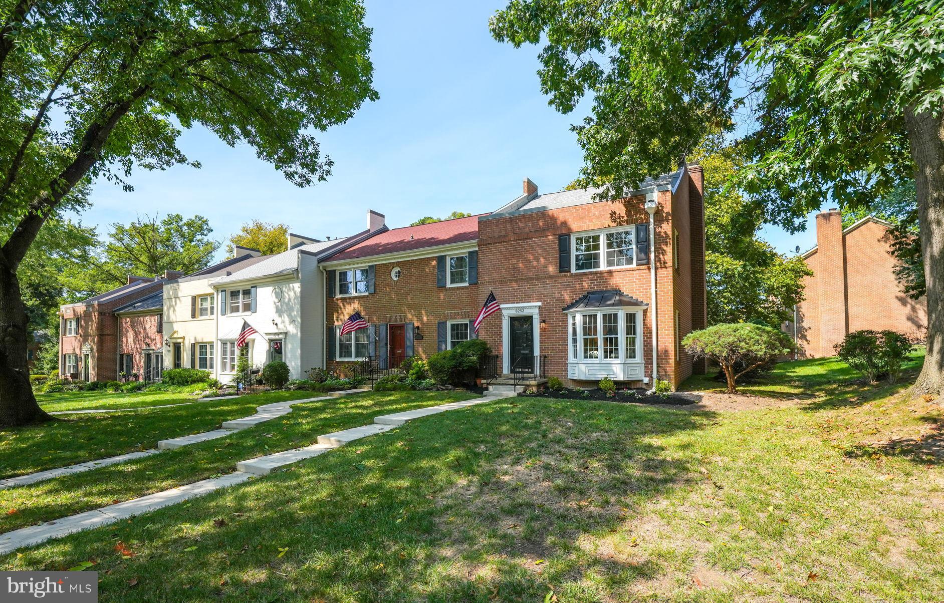 8252 Carrleigh Pkwy
