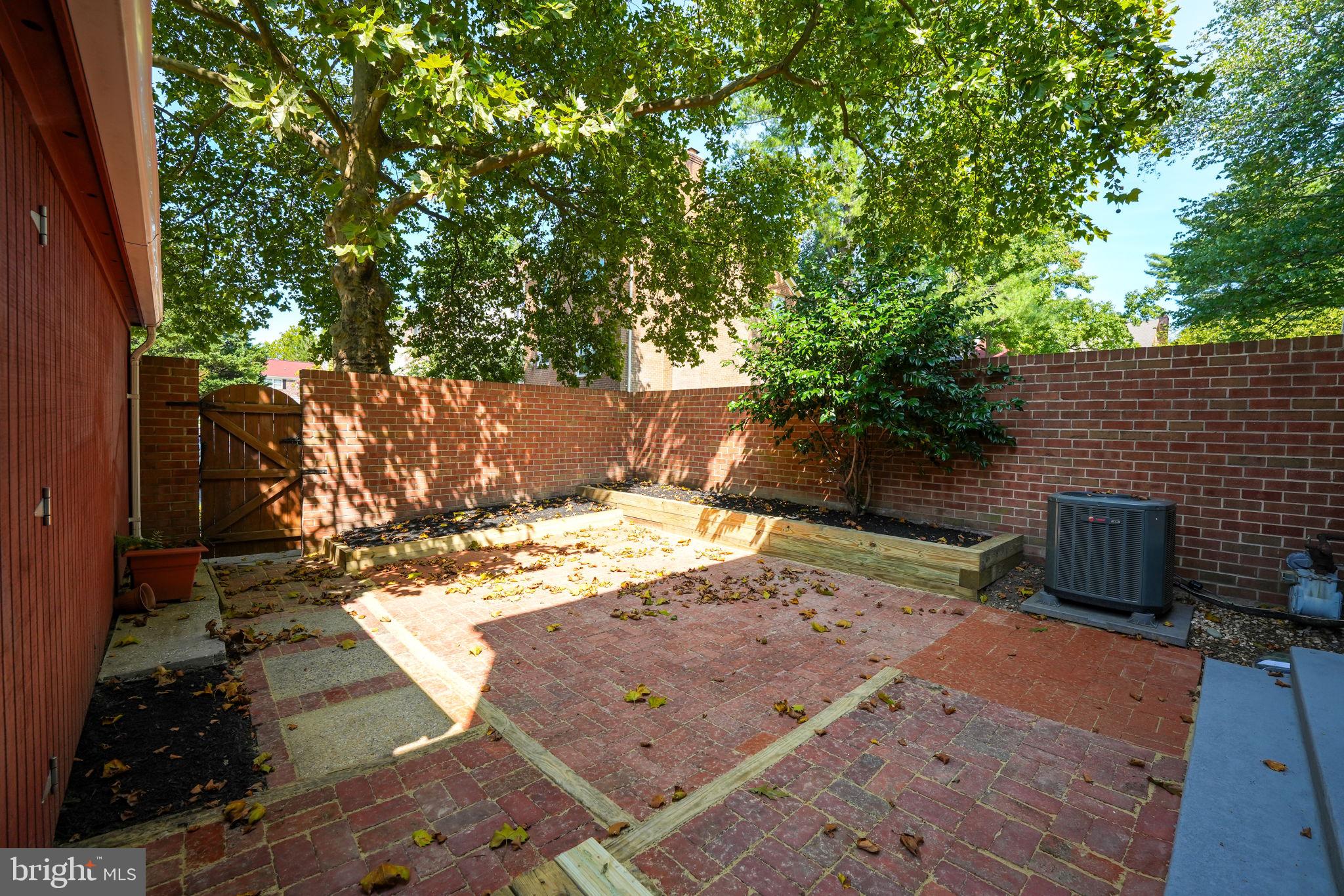 8252 Carrleigh Pkwy