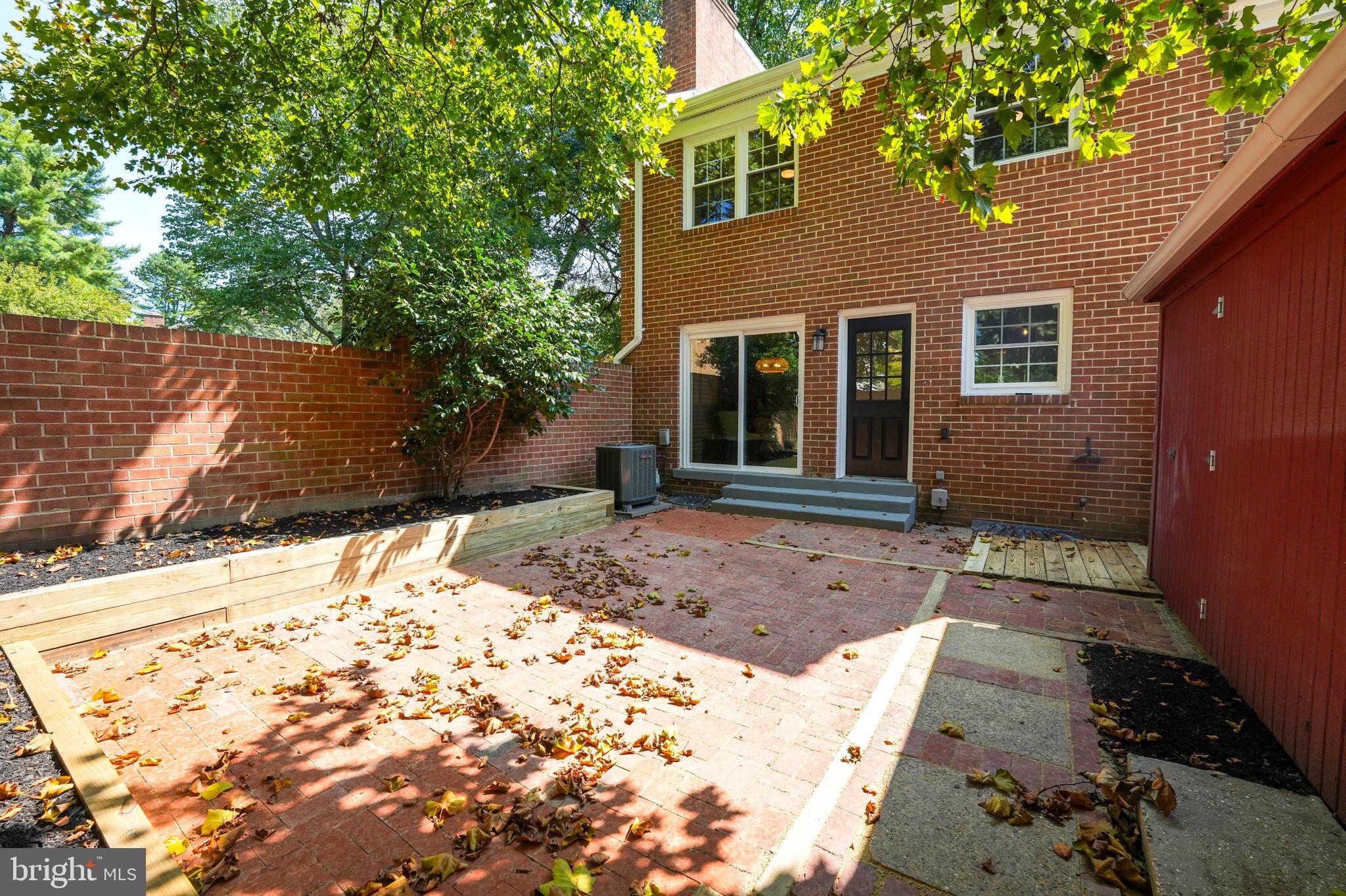 8252 Carrleigh Pkwy