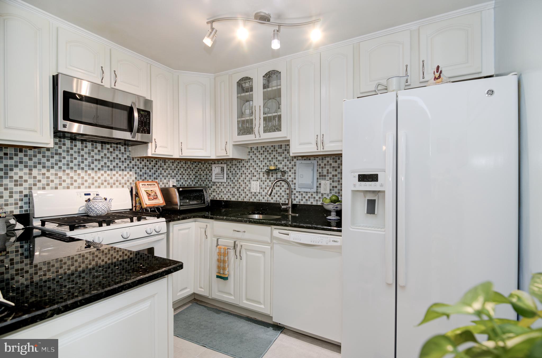 6135 Leesburg Pike #604