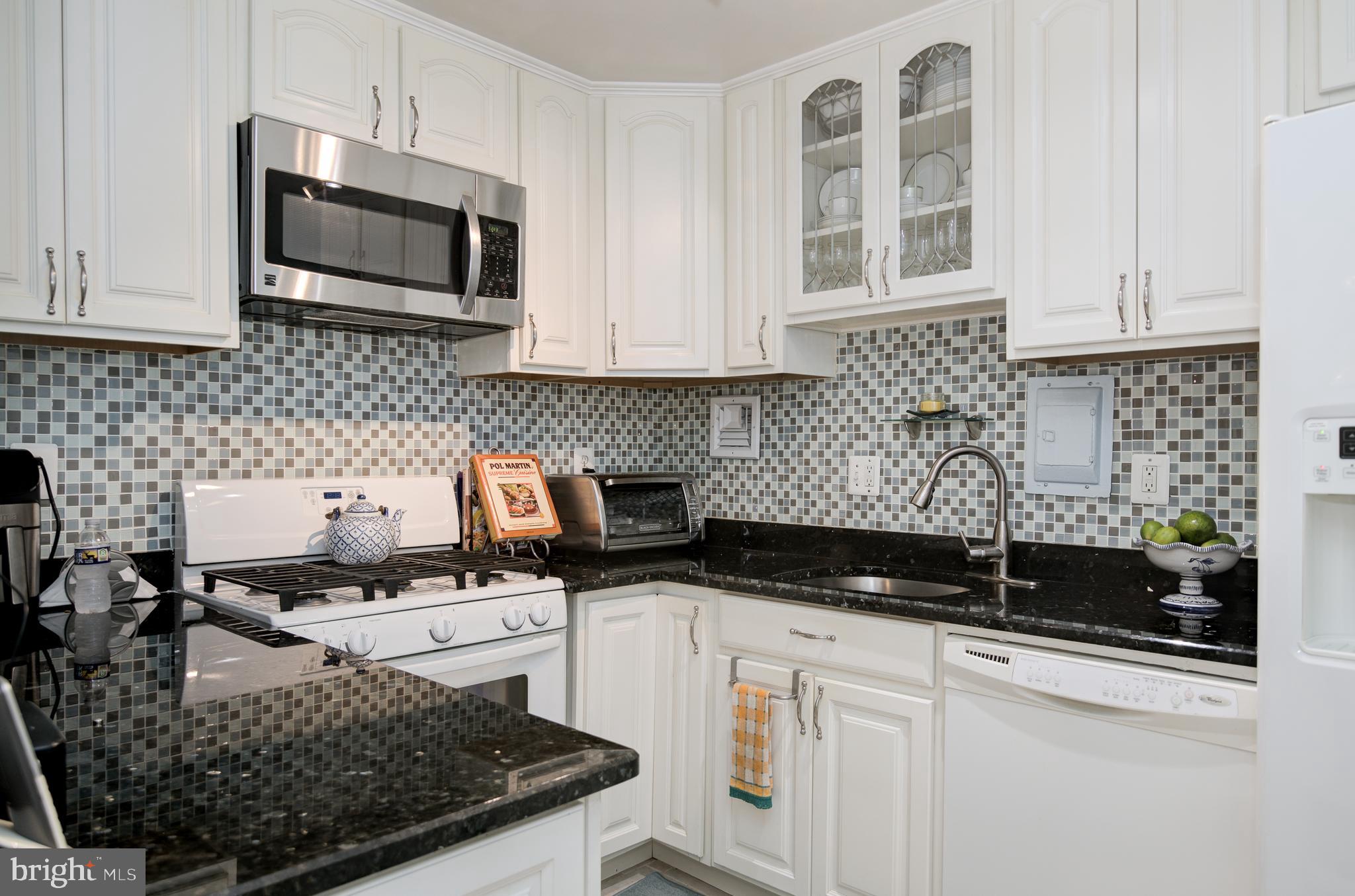 6135 Leesburg Pike #604