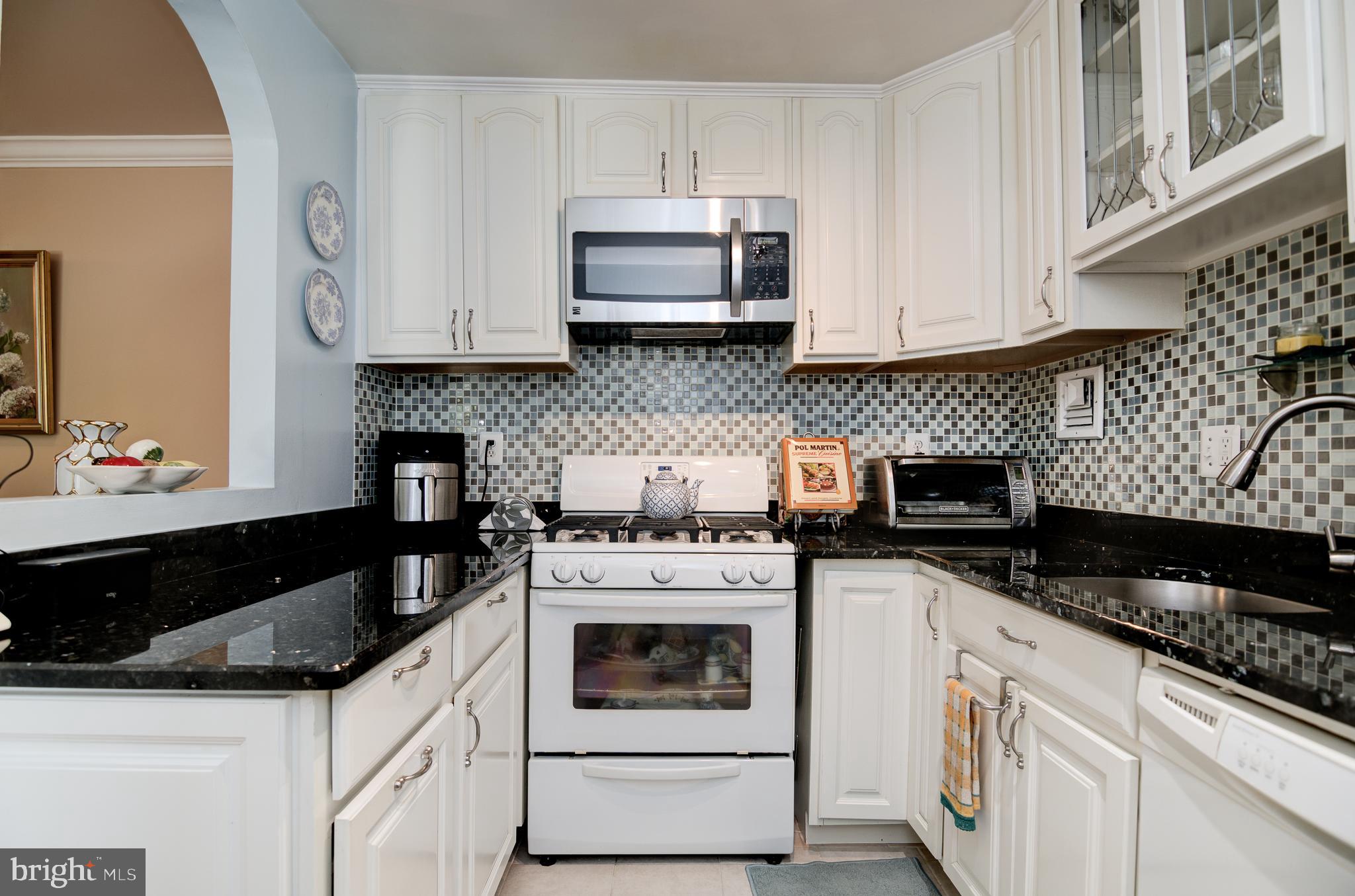 6135 Leesburg Pike #604