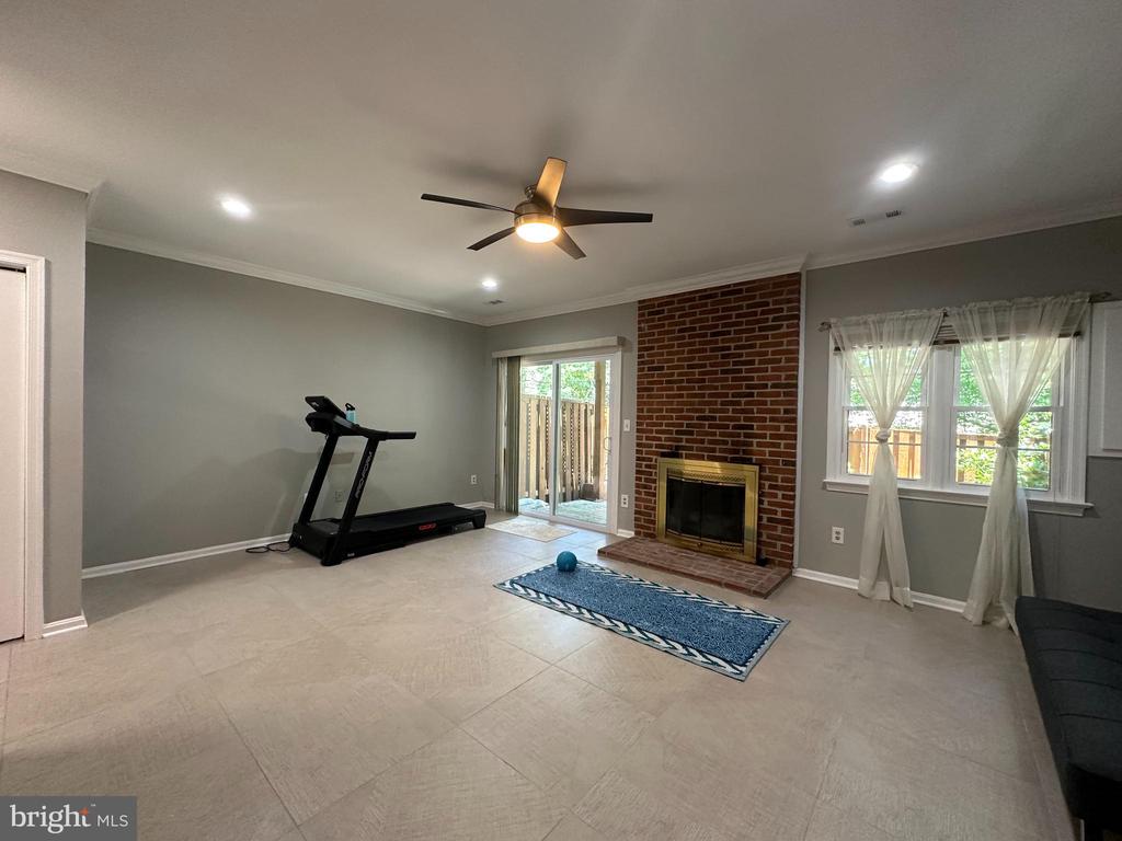 6403 Little Potters Ln