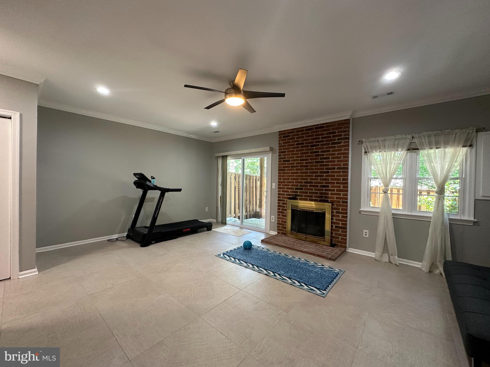 6403 Little Potters Ln
