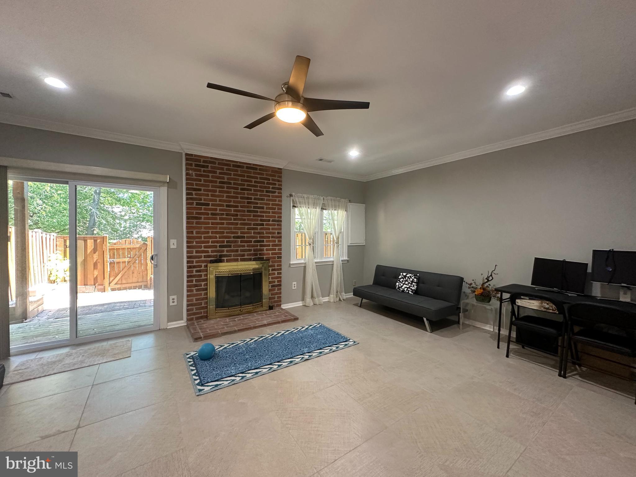 6403 Little Potters Ln