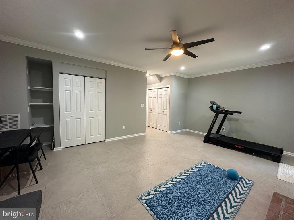 6403 Little Potters Ln