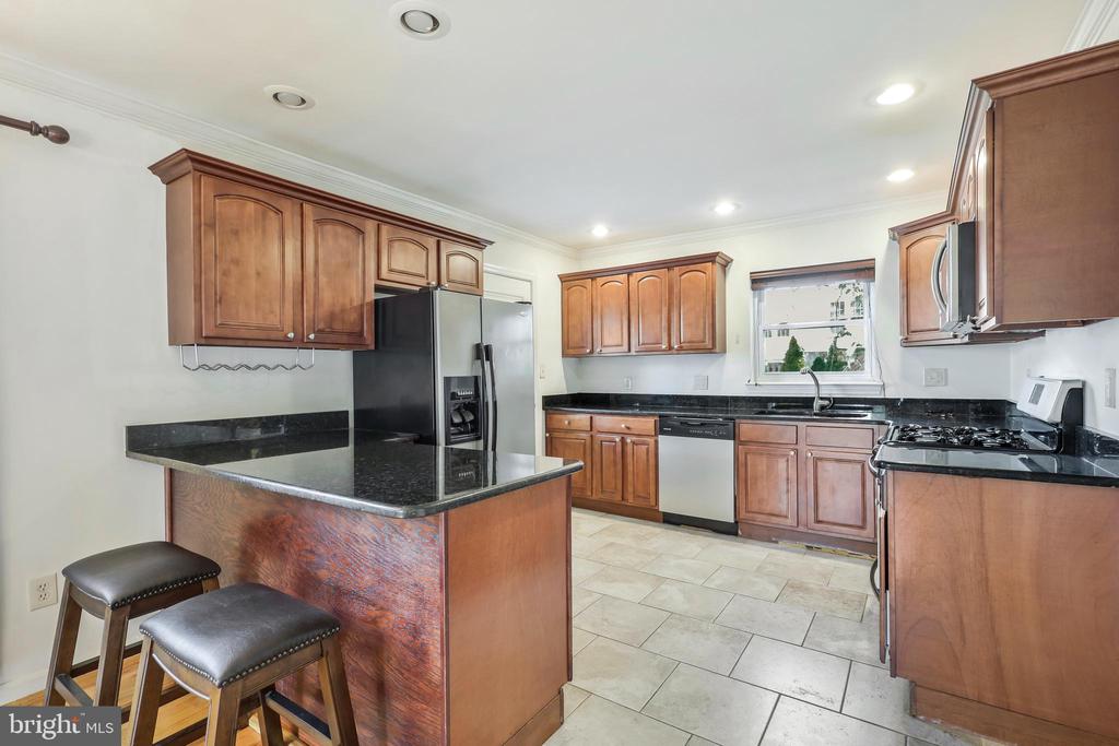 5853 Mount Vernon Dr