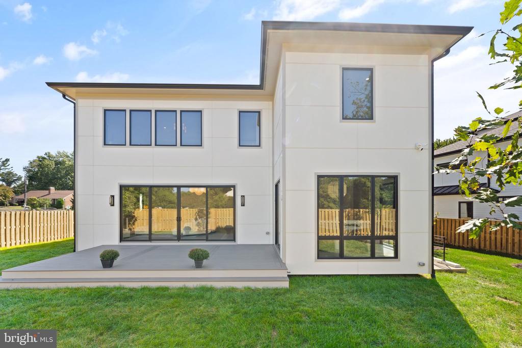 6604 Fairlawn Dr