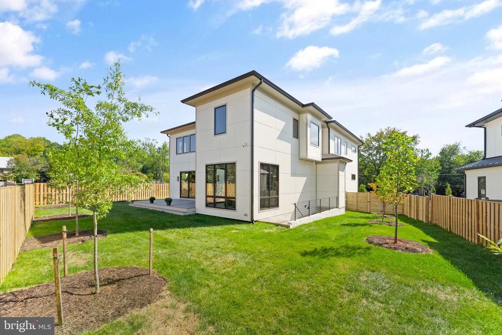 6604 Fairlawn Dr