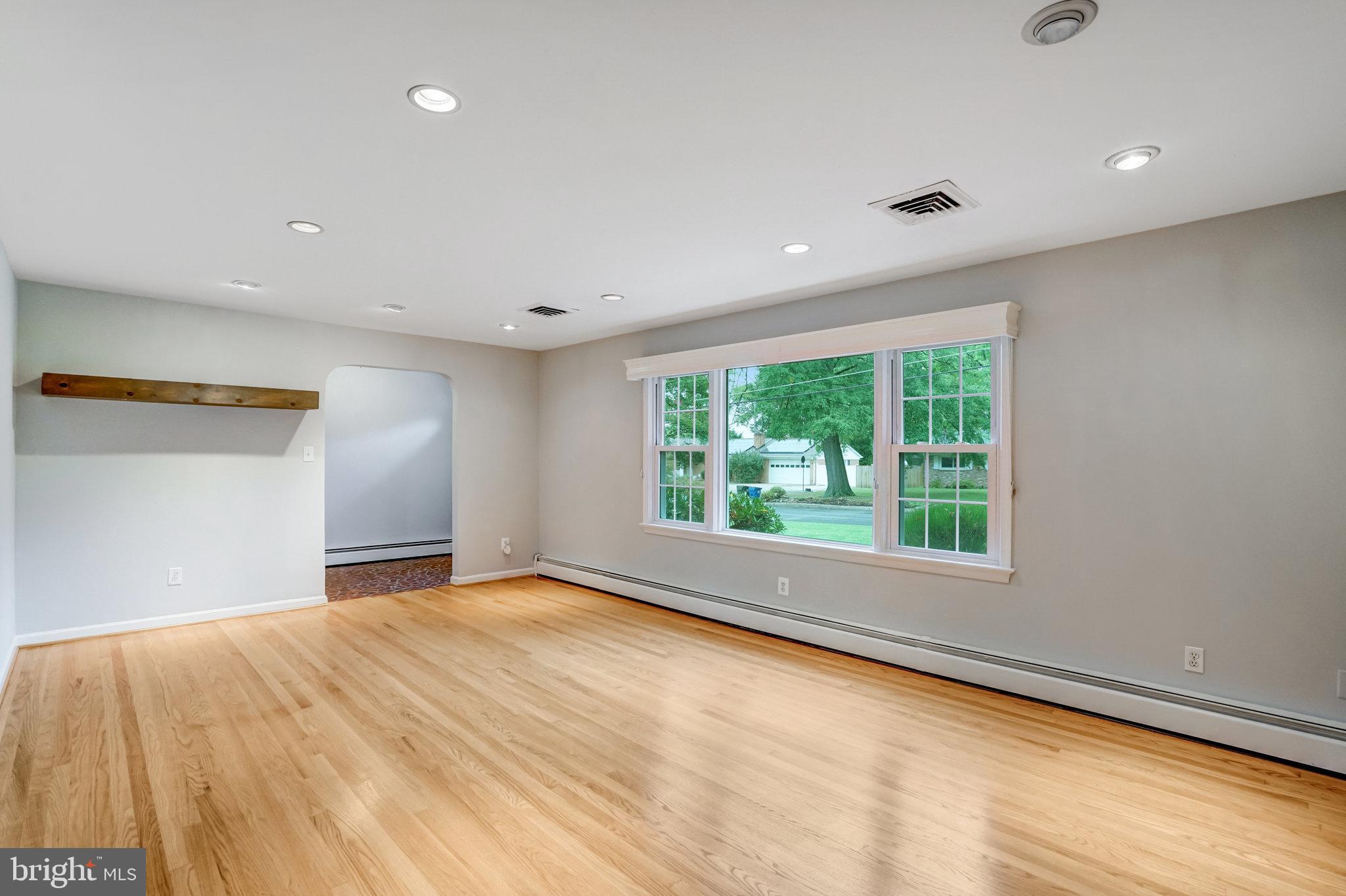 4413 Laurel Rd