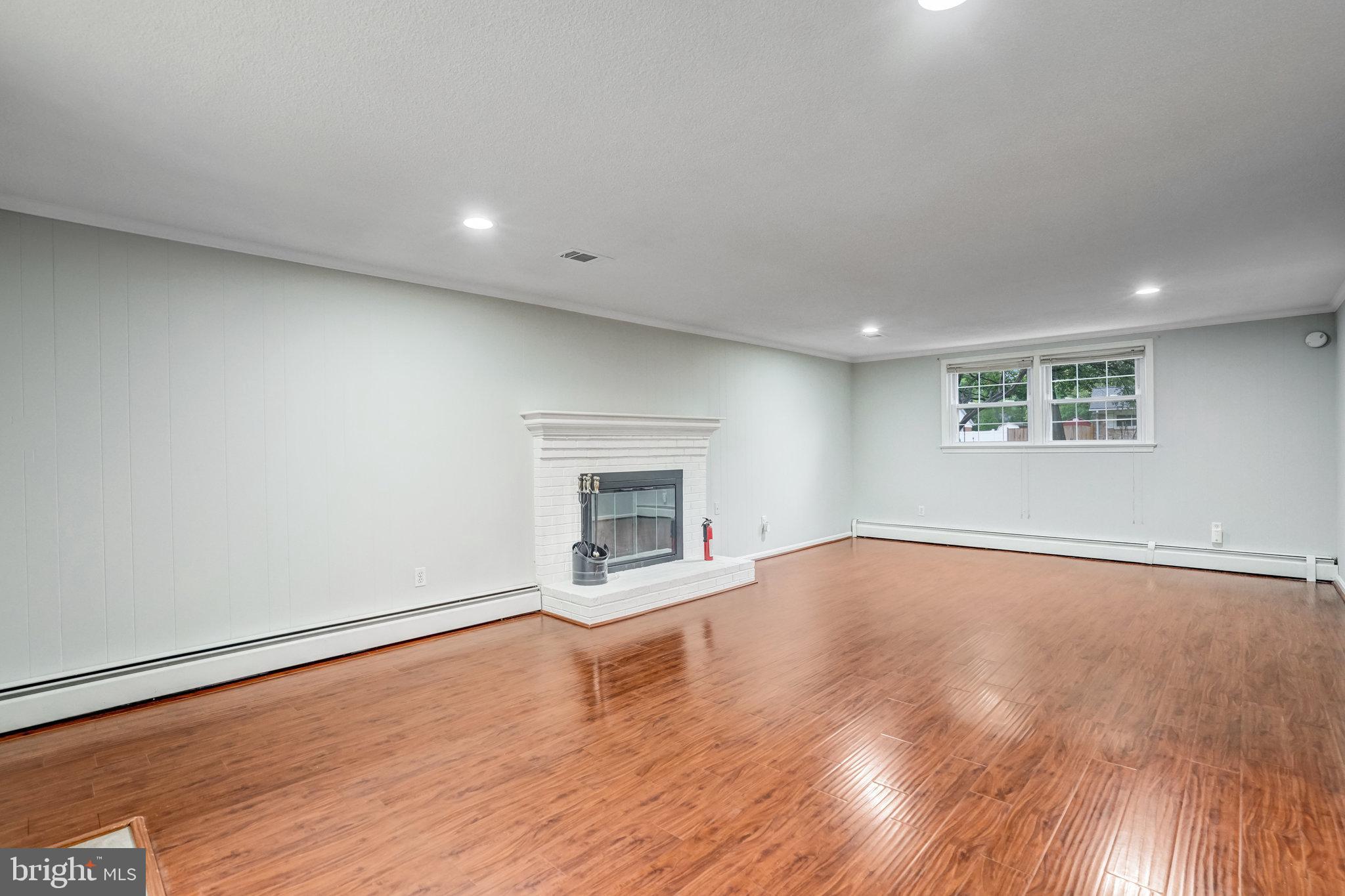 4413 Laurel Rd
