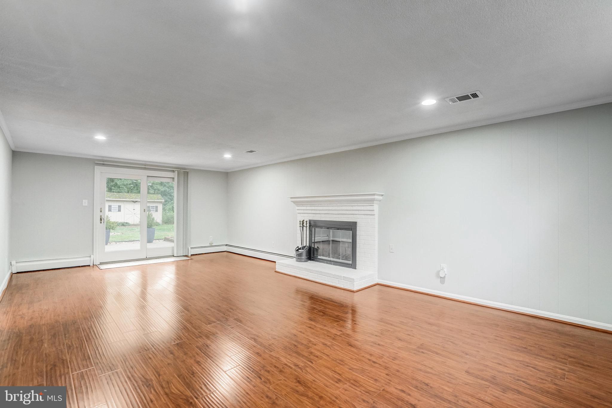 4413 Laurel Rd