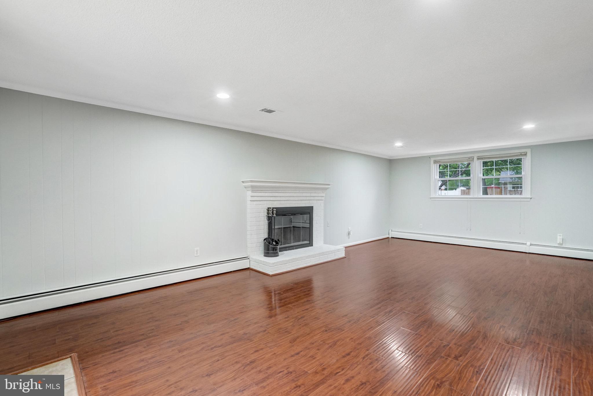 4413 Laurel Rd
