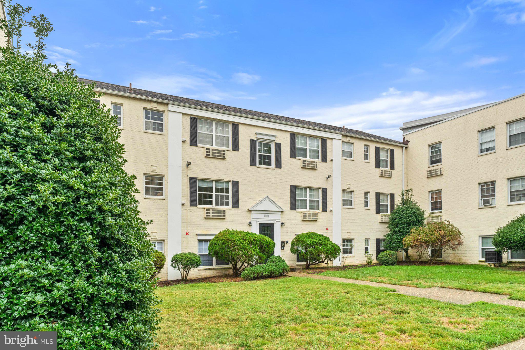 2303 FARRINGTON AVE #201