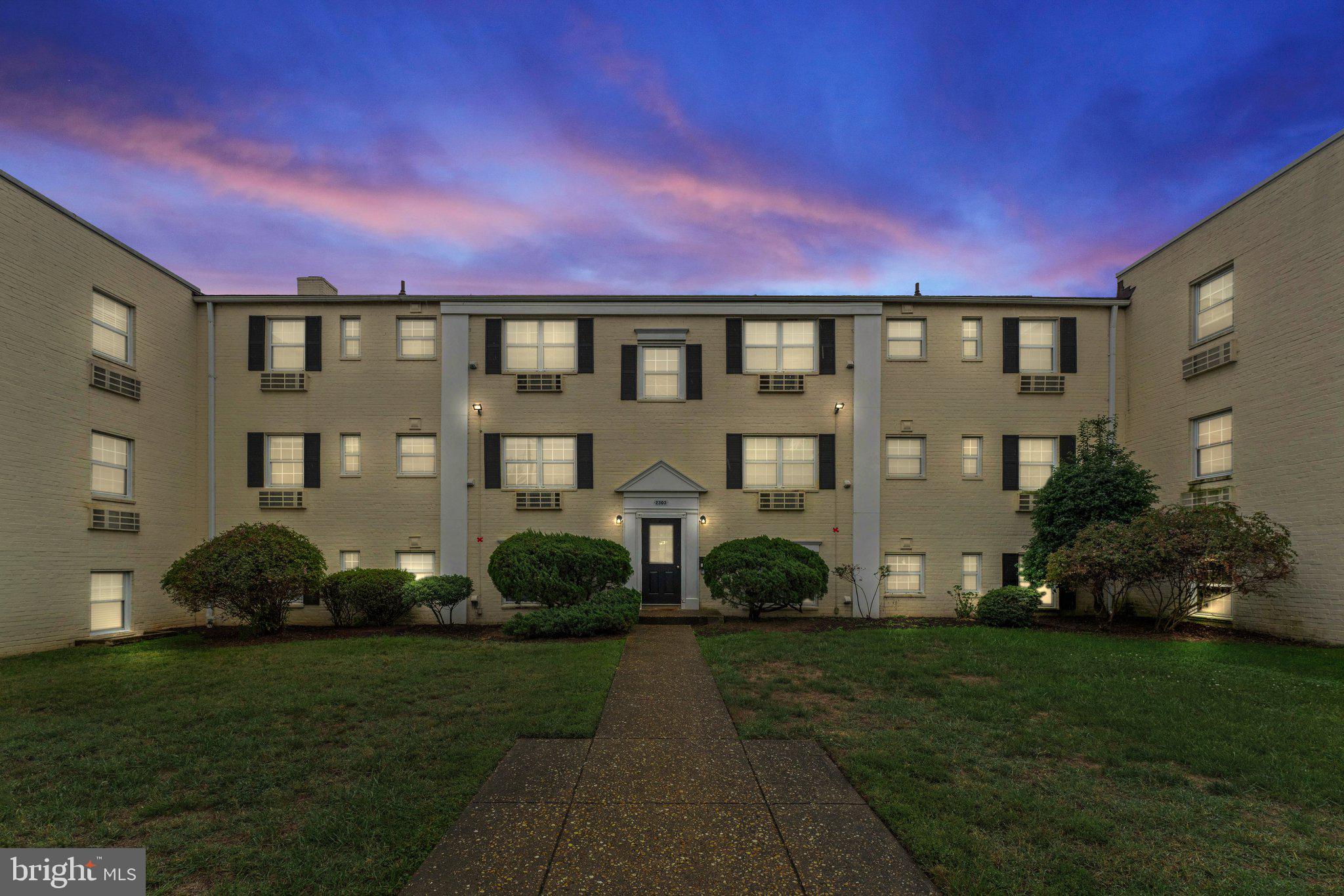 2303 FARRINGTON AVE #201