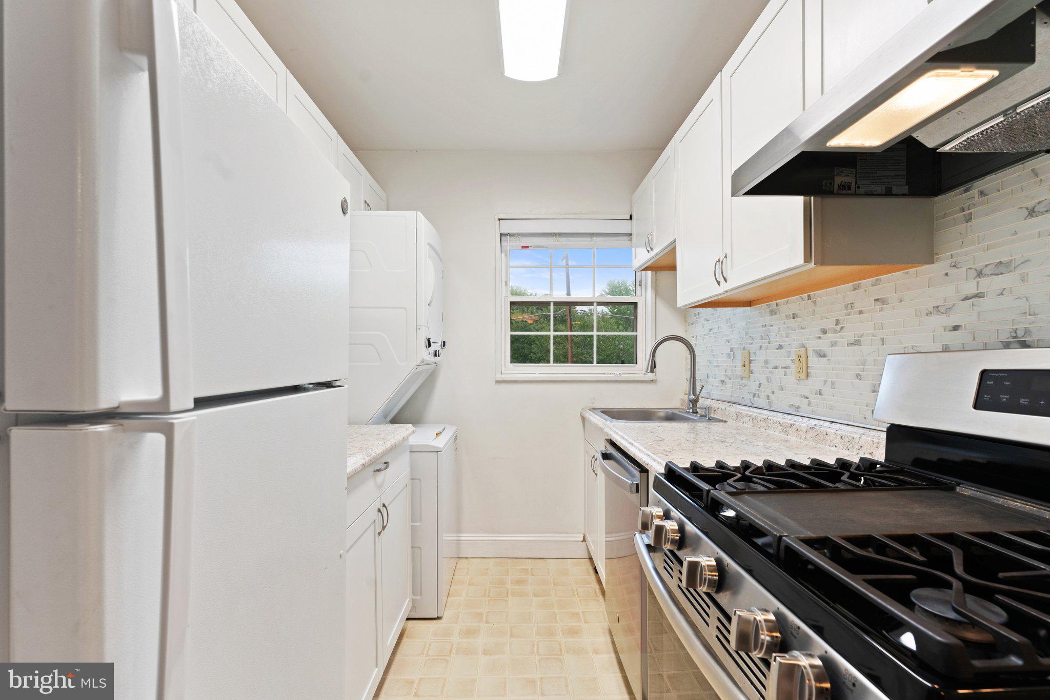 2303 FARRINGTON AVE #201